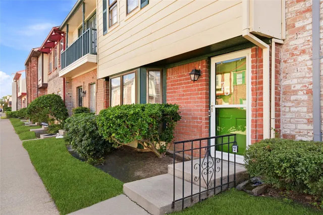 $1,395 | 7700 Creekbend Drive, Unit 75, Houston, TX 77071