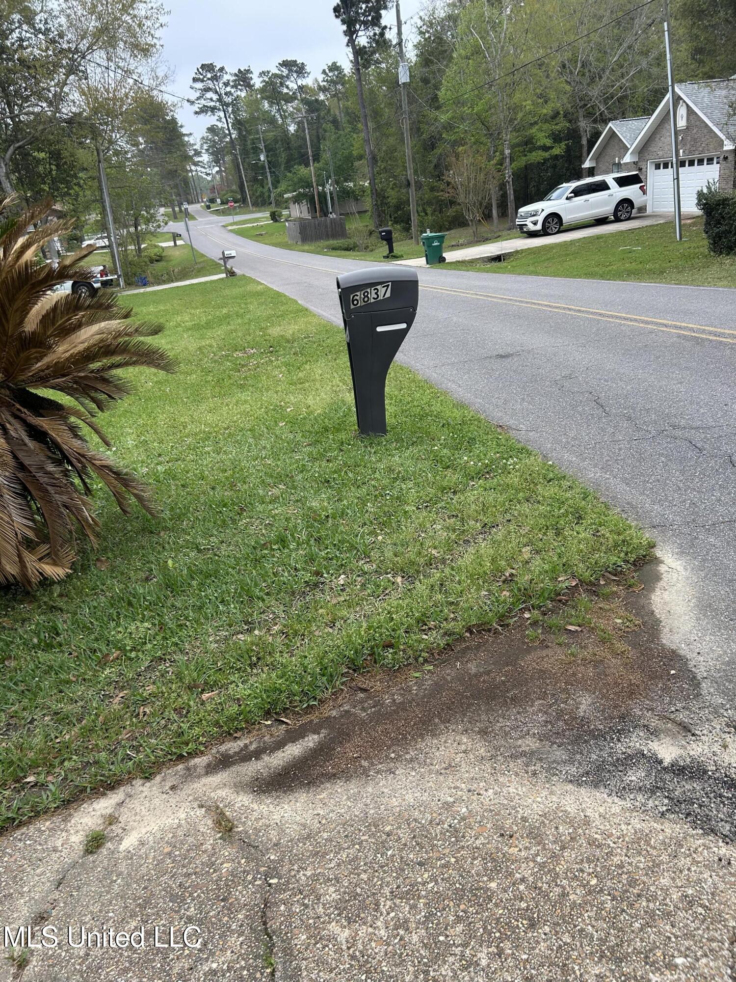 6837 Hilo Street Diamondhead, MS 39525 - Photo 3 of 35 IMG_4580