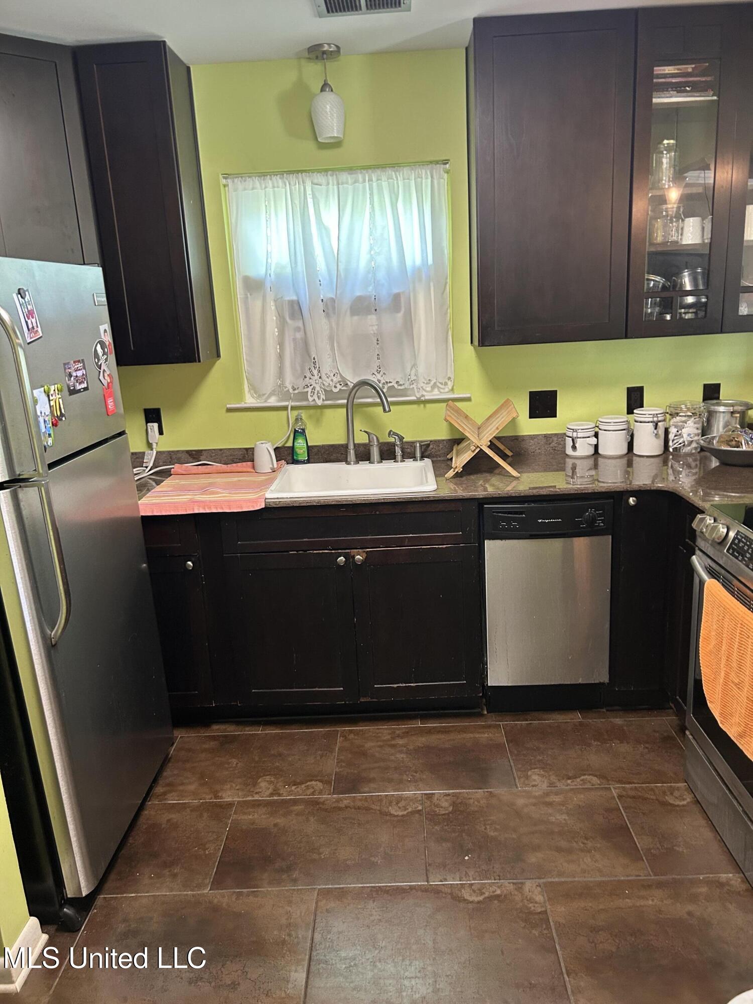 6837 Hilo Street Diamondhead, MS 39525 - Photo 7 of 35 IMG_8909