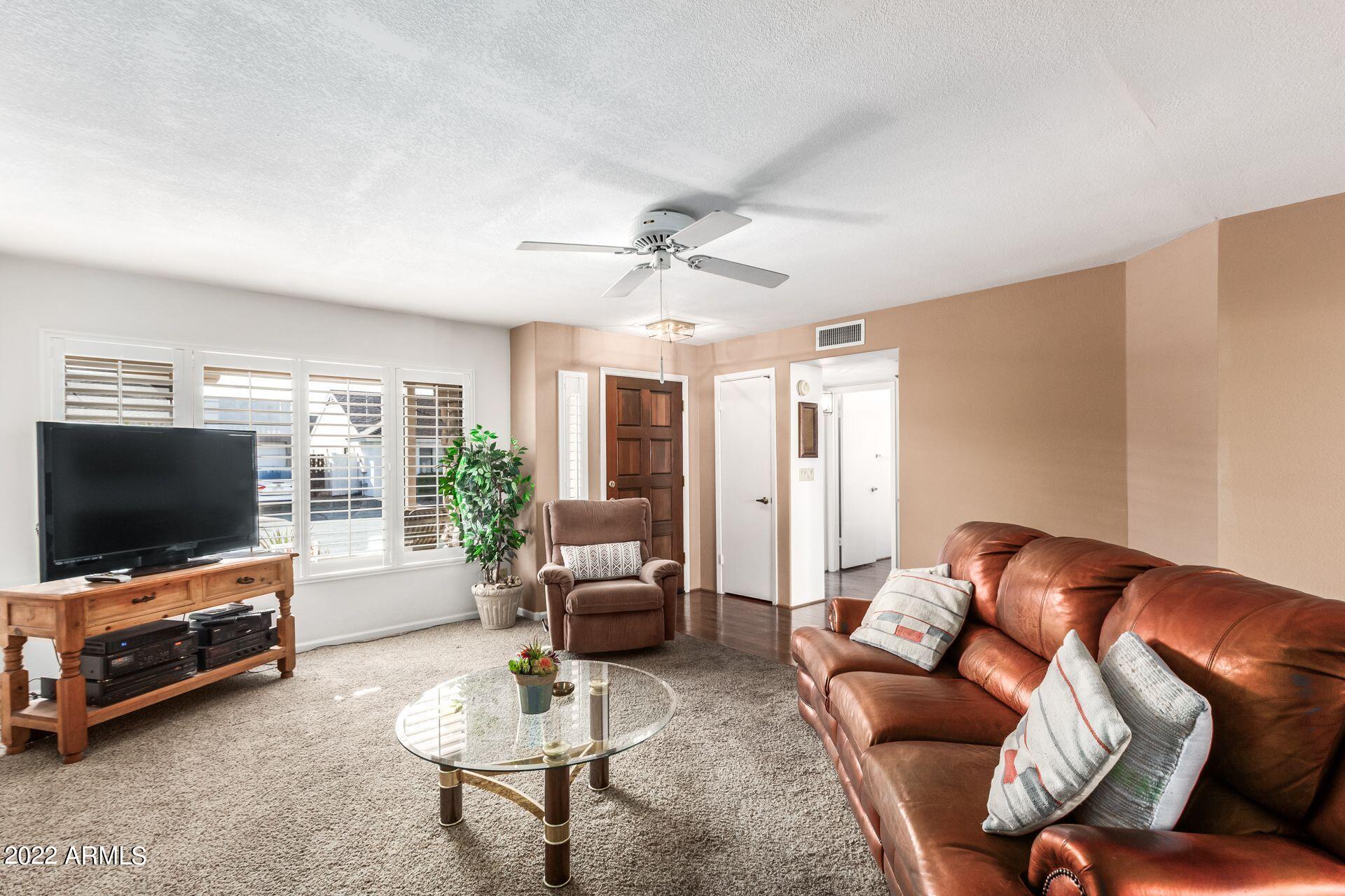 1002 East Wagoner Road Phoenix, AZ 85022 - Photo 3 of 16 Living Room