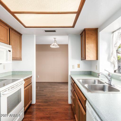 1002 East Wagoner Road Phoenix, AZ 85022 - Photo 5 of 16 Kitchen