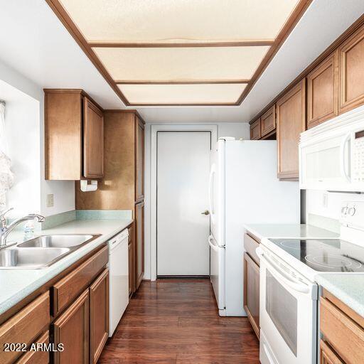 1002 East Wagoner Road Phoenix, AZ 85022 - Photo 6 of 16 Kitchen