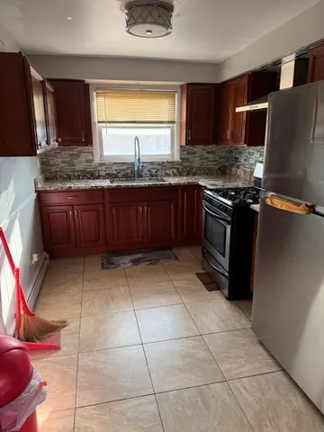 $2,400 | 7241 North Ridge Boulevard, Unit 301, Chicago, IL 60645