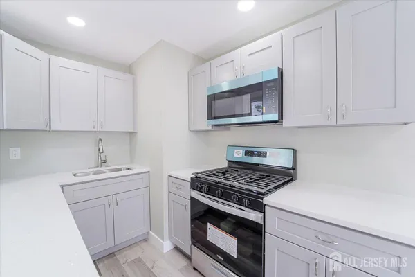 $682,000 | 951-953 Amboy Avenue, Edison, NJ 08837