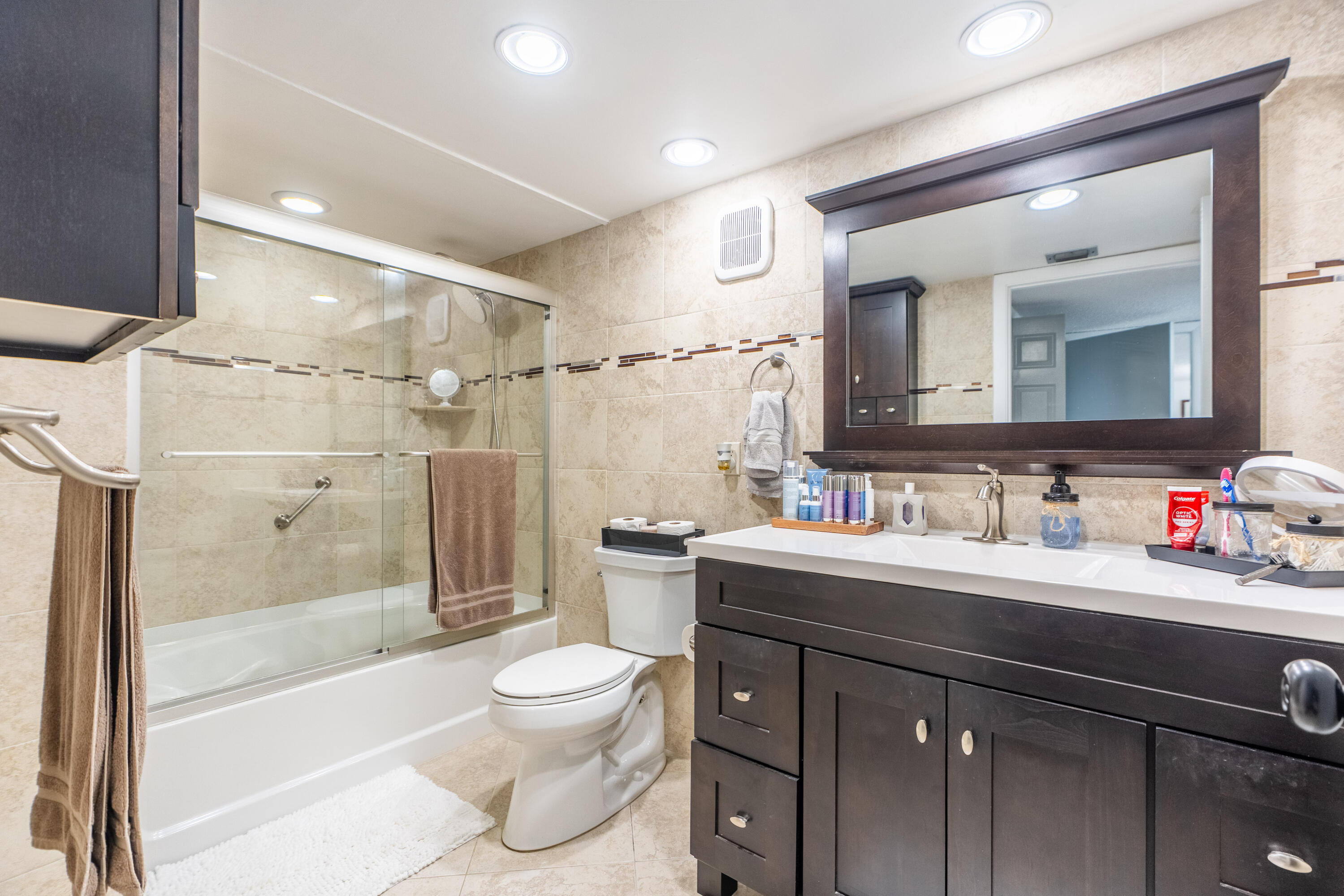 16401 Golf Club Road, Unit 113 Weston, FL 33326 - Photo 8 of 65 DSC01909