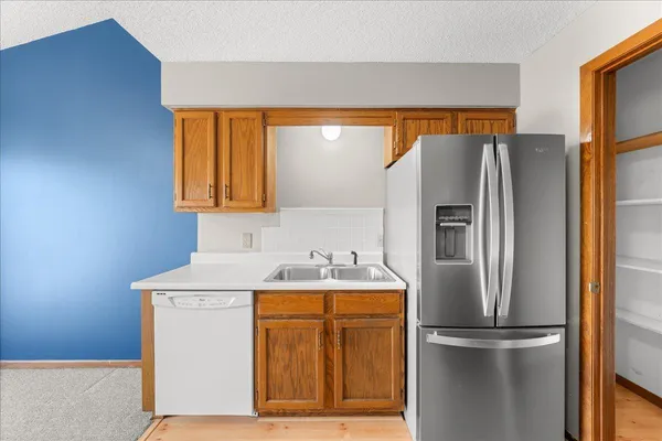 $186,000 | 995 Heritage Court East, Unit 303, Vadnais Heights, MN 55127