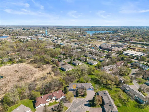 $186,000 | 995 Heritage Court East, Unit 303, Vadnais Heights, MN 55127