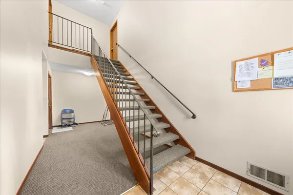 $186,000 | 995 Heritage Court East, Unit 303, Vadnais Heights, MN 55127