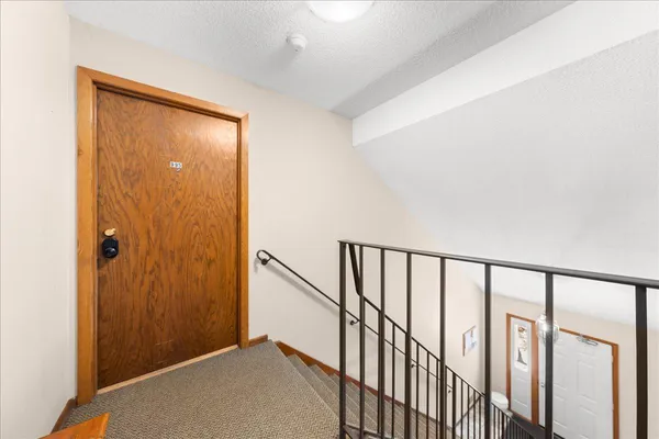 $186,000 | 995 Heritage Court East, Unit 303, Vadnais Heights, MN 55127