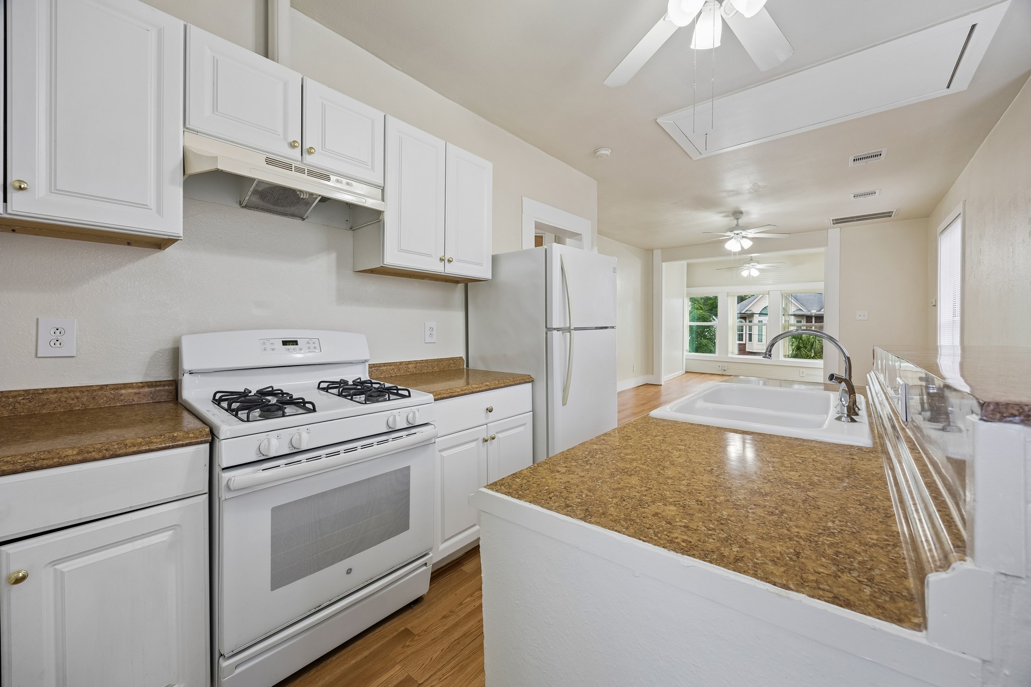2010 Crocker Street Houston, TX 77006 - Photo 4 of 11