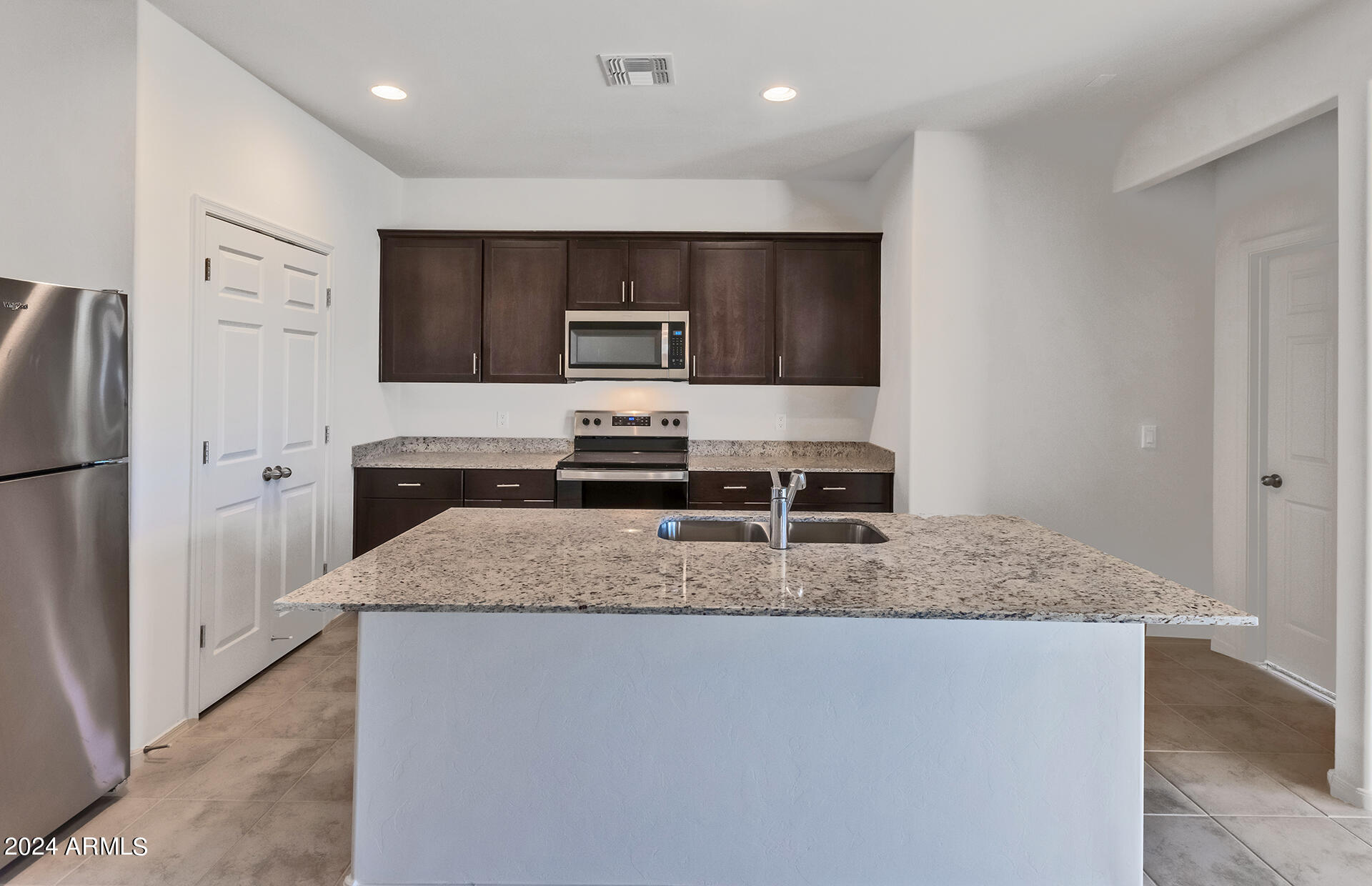 25285 West Romley Road Buckeye, AZ 85326 - Photo 3 of 25 3 - Kitchen