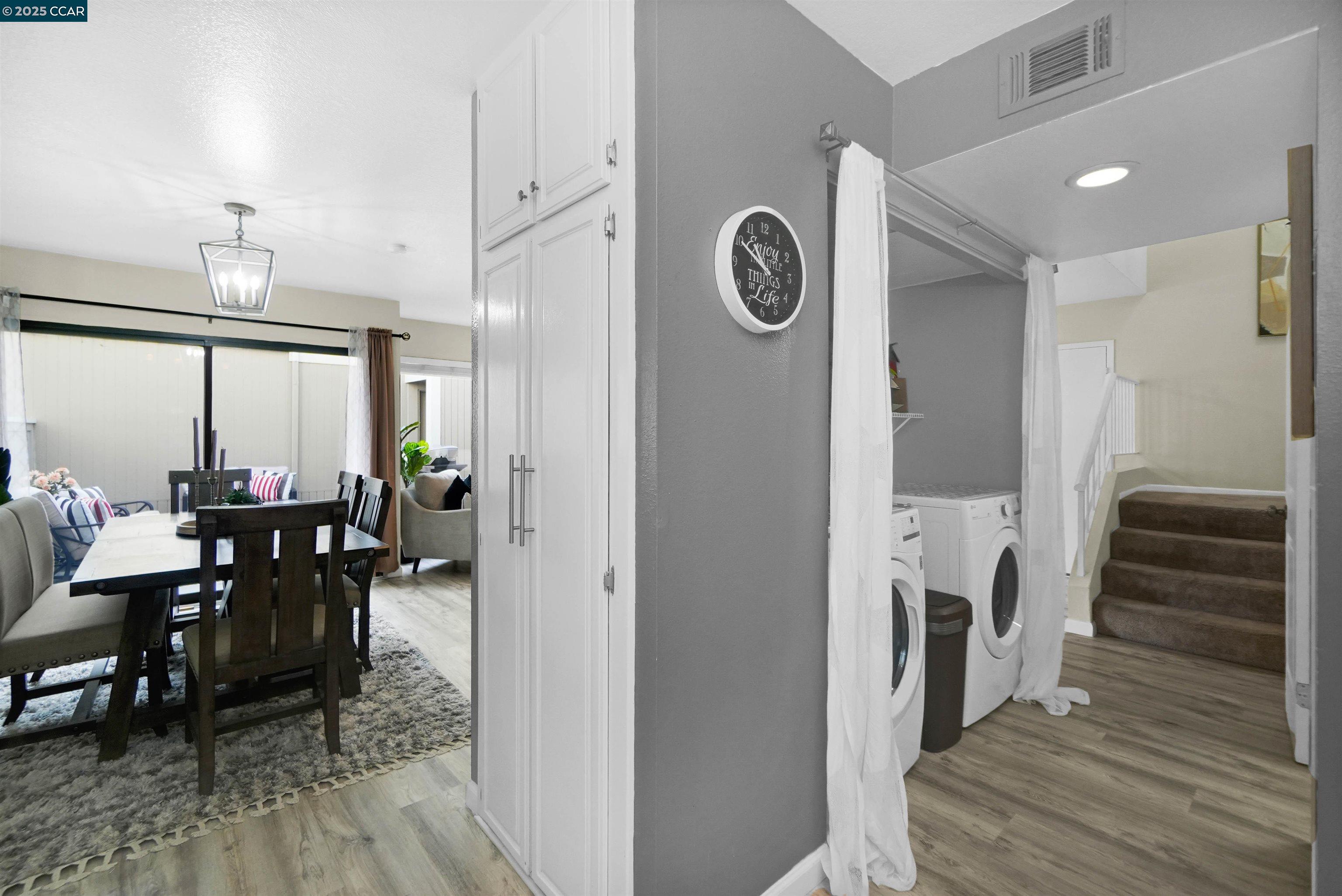 303 Atlas Drive, Unit 7 Hercules, CA 94547 - Photo 20 of 52 a view of a hallway with furniture and a window