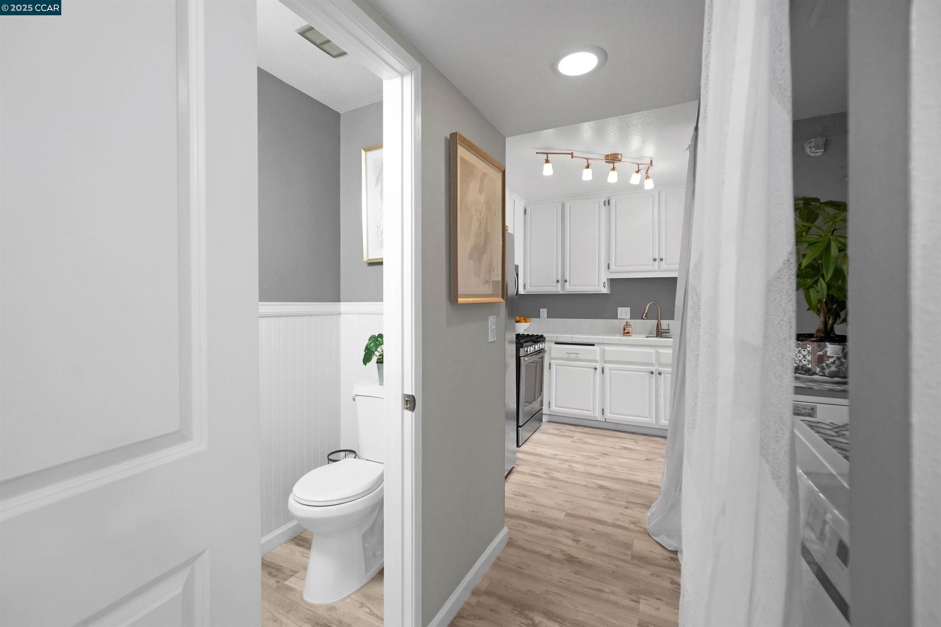 303 Atlas Drive, Unit 7 Hercules, CA 94547 - Photo 22 of 52 a bathroom with a toilet sink and a mirror