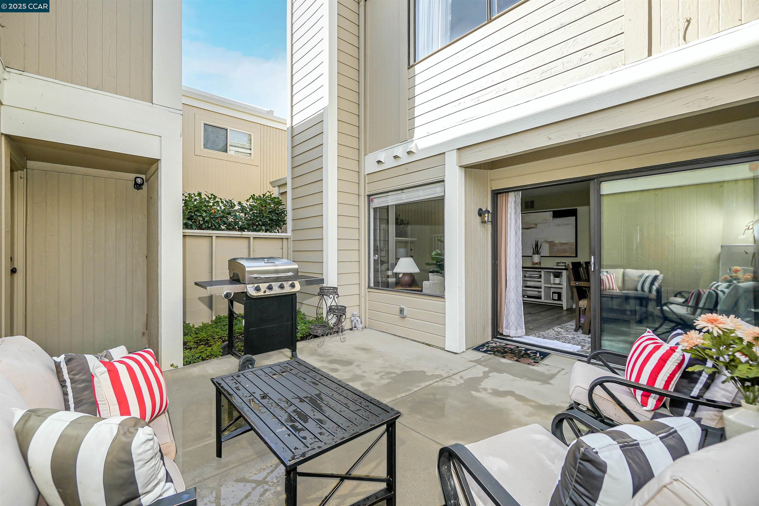 303 Atlas Drive, Unit 7 Hercules, CA 94547 - Photo 39 of 52 a outdoor living space with furniture