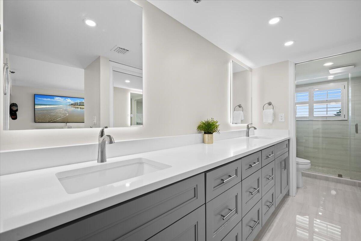 364 Golfview Road, Unit 405 North Palm Beach, FL 33408 - Photo 13 of 33 a bathroom with double vanity sinks and a mirror