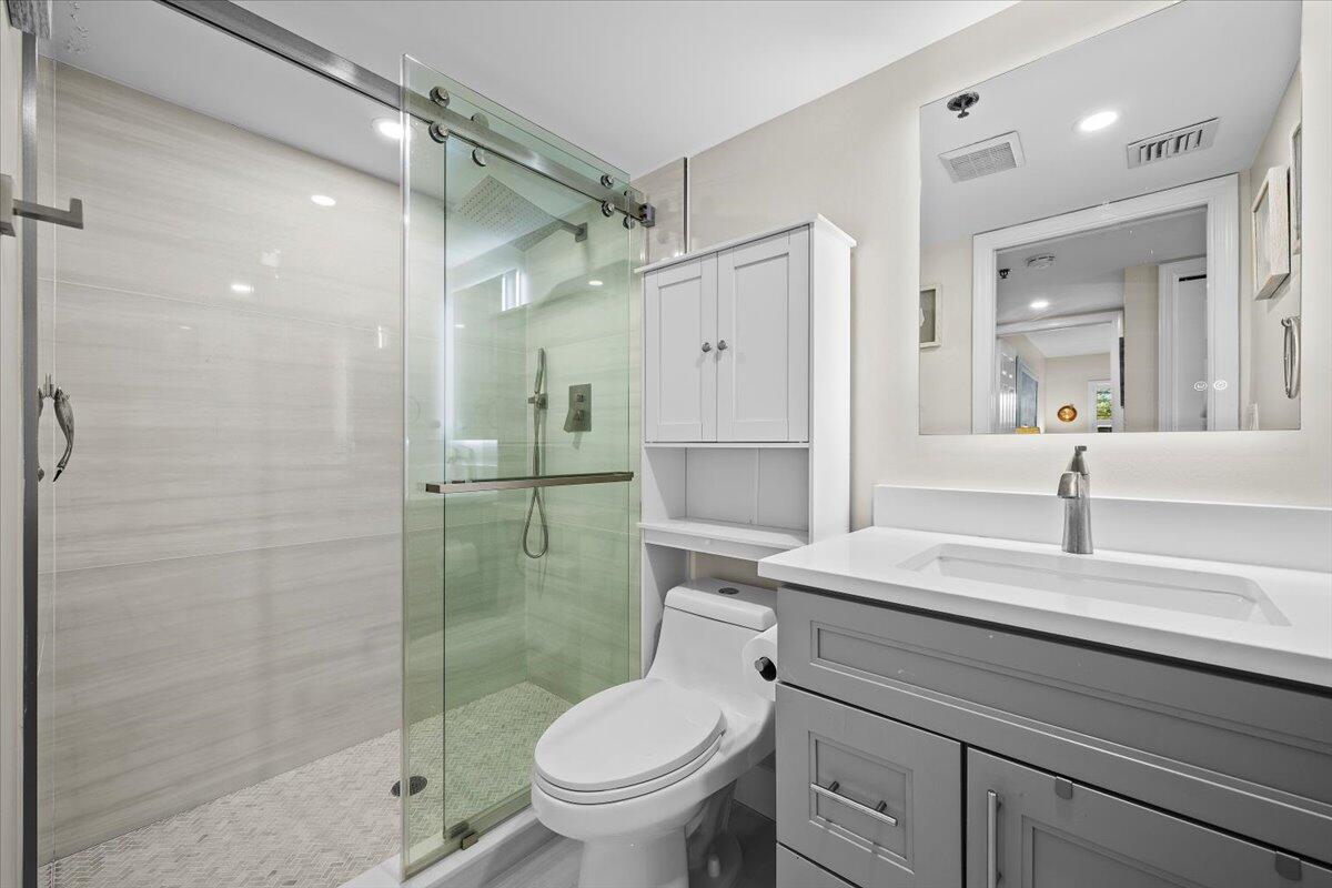 364 Golfview Road, Unit 405 North Palm Beach, FL 33408 - Photo 16 of 33 a bathroom with a sink toilet and shower