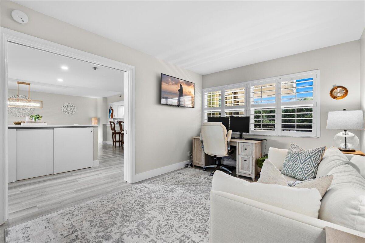 364 Golfview Road, Unit 405 North Palm Beach, FL 33408 - Photo 19 of 33 a living room with furniture and a table
