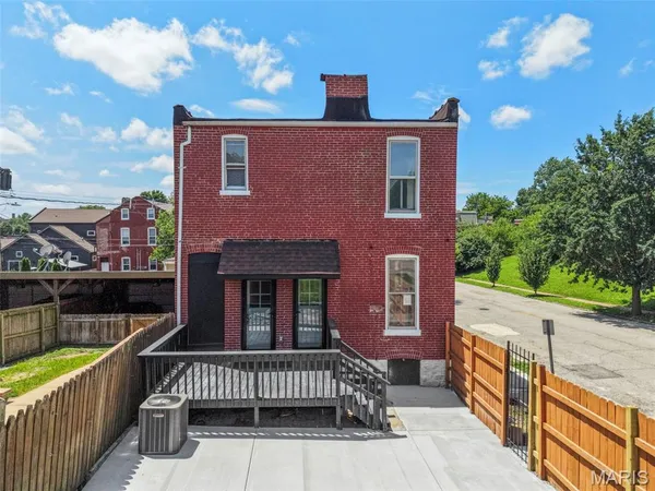 $359,900 | 1810 Utah Street, St. Louis, MO 63118