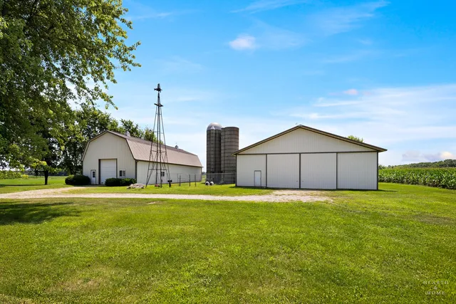 $1,100,000 | 17019 State Line Road, Harvard, IL 60033