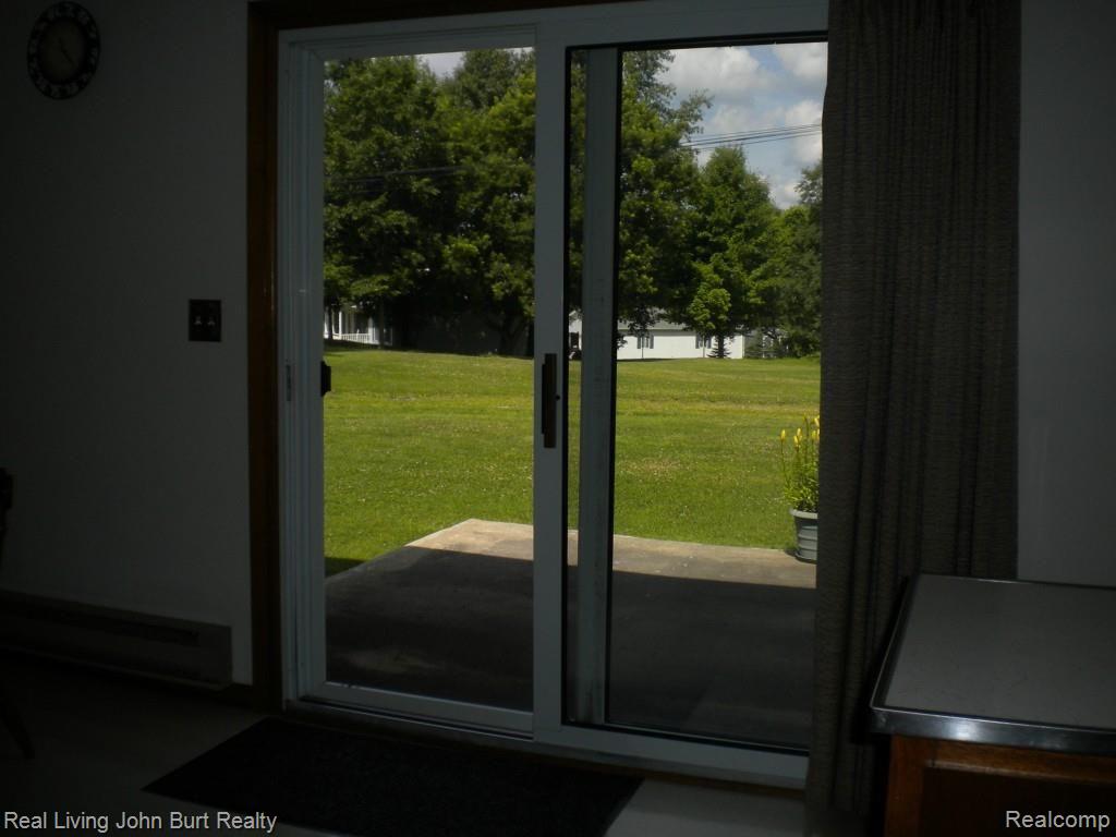 475 Mack Road Leonard, MI 48367 - Photo 6 of 15 2014-07-11 16.46