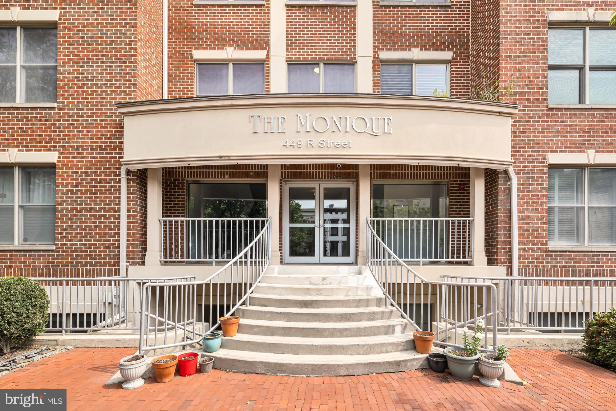 449 R Street Northwest, Unit 201 Washington, DC 20001 - Photo 2 of 28