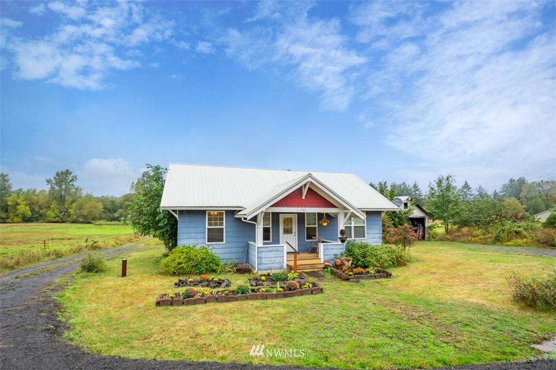 186 Leudinghaus Road Chehalis, WA 98532 - Photo 2 of 25 a front view of a house with garden