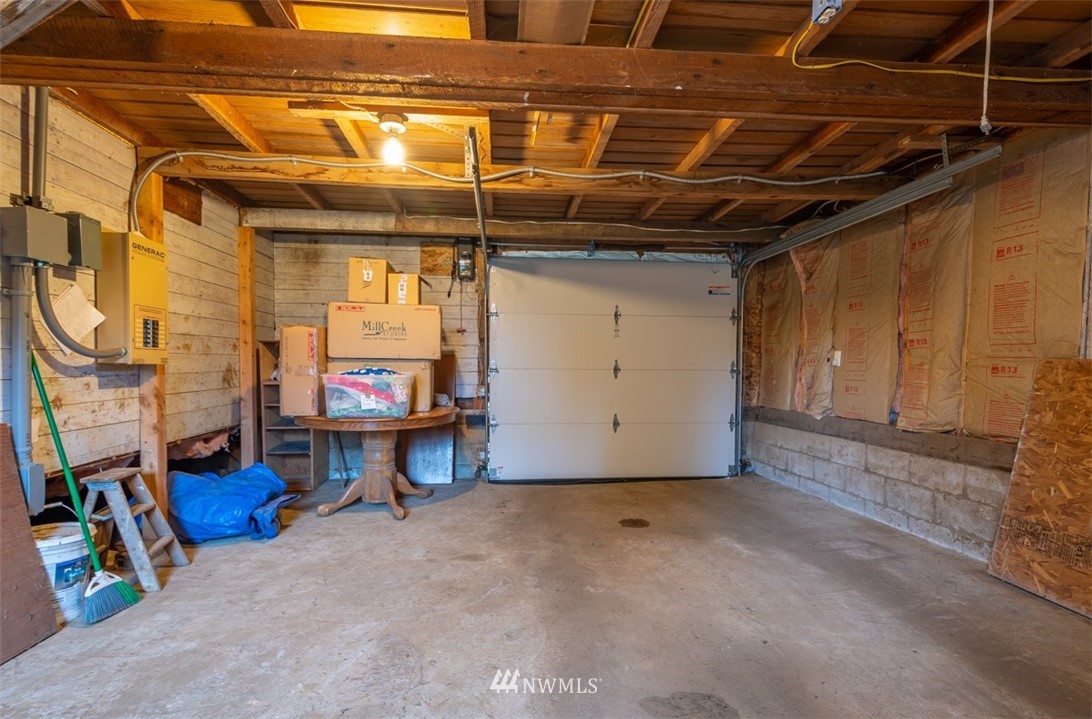 186 Leudinghaus Road Chehalis, WA 98532 - Photo 17 of 25 a view of a room with gym equipment
