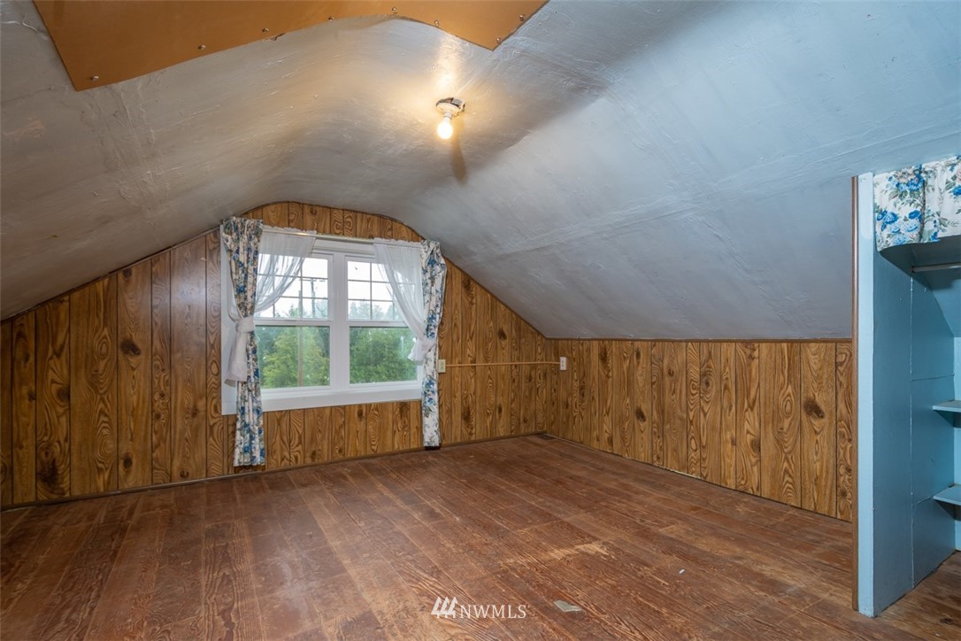 186 Leudinghaus Road Chehalis, WA 98532 - Photo 22 of 25 an empty room with windows