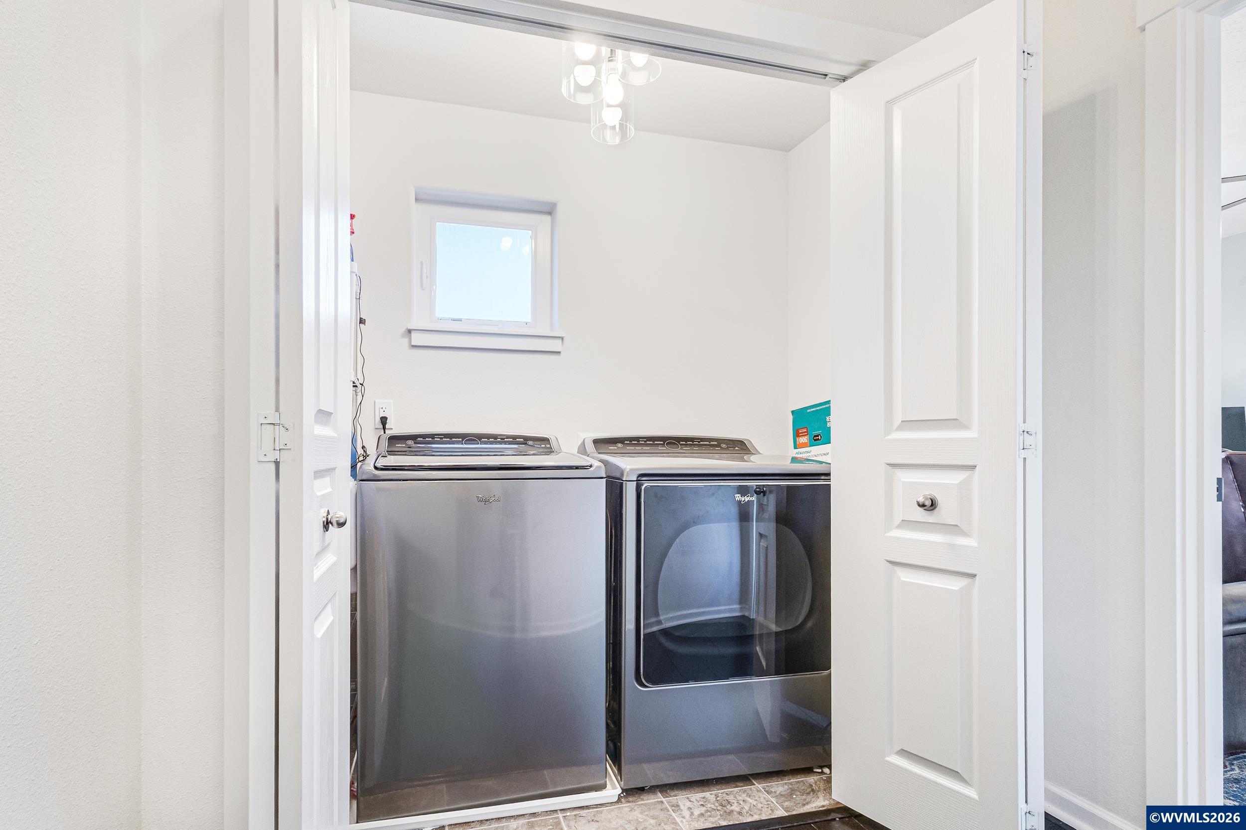 2432 Robbins Way Lebanon, OR 97355 - Photo 11 of 19