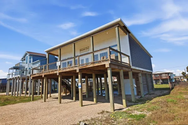 $589,900 | 706 Beach Drive, Freeport, TX 77541