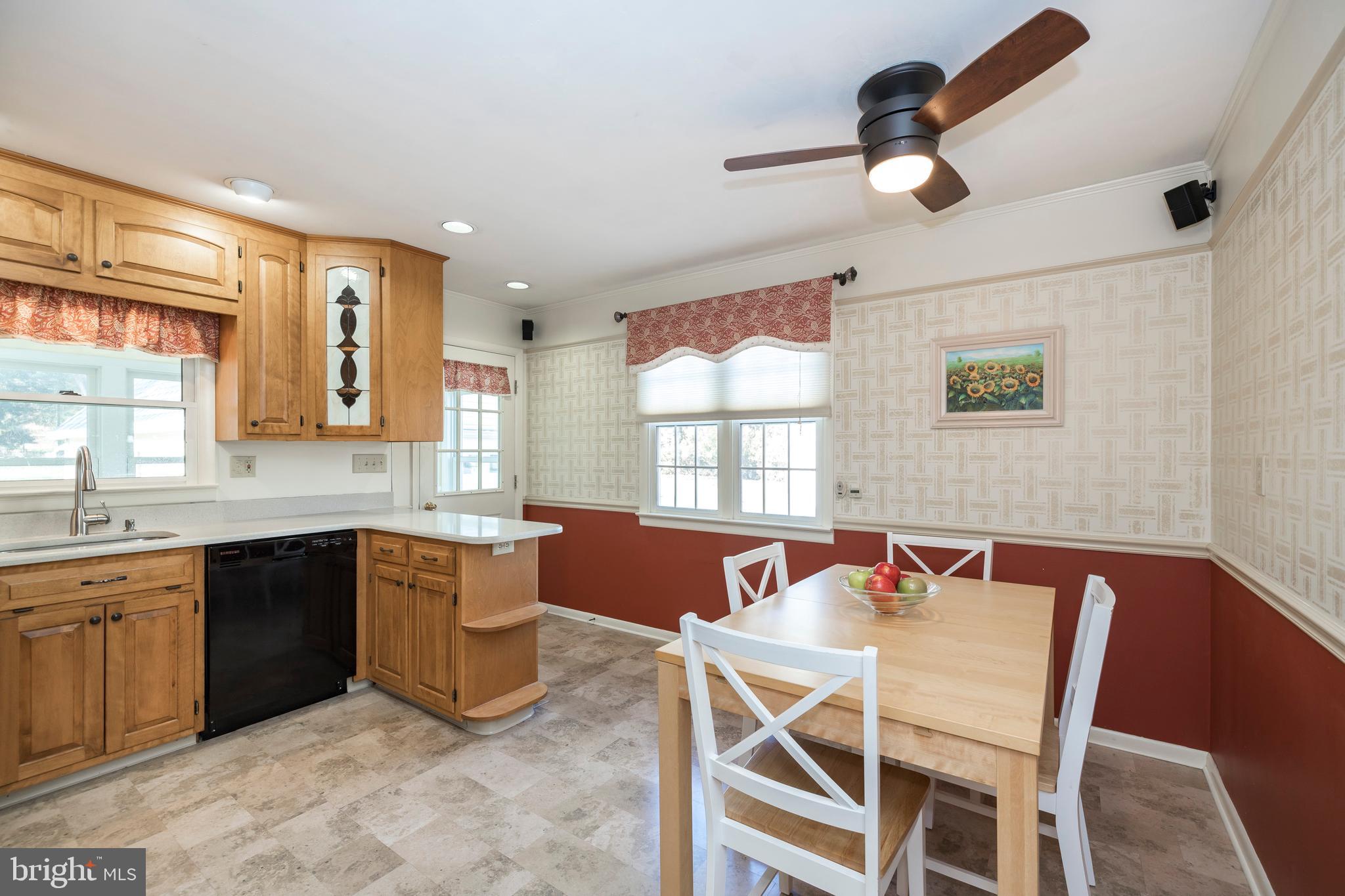 Eat-in Kitchen