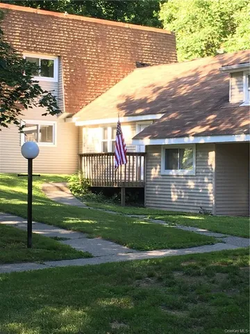 $1,295 | 2 School Street, Unit 1D, Poughkeepsie, NY 12601