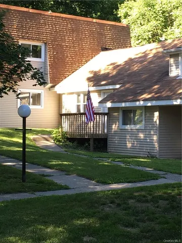 $1,295 | 2 School Street, Unit 1D, Poughkeepsie, NY 12601