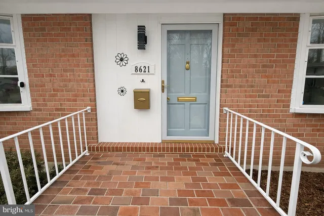 $769,000 | 8621 Kenilworth Drive, Springfield, VA 22151