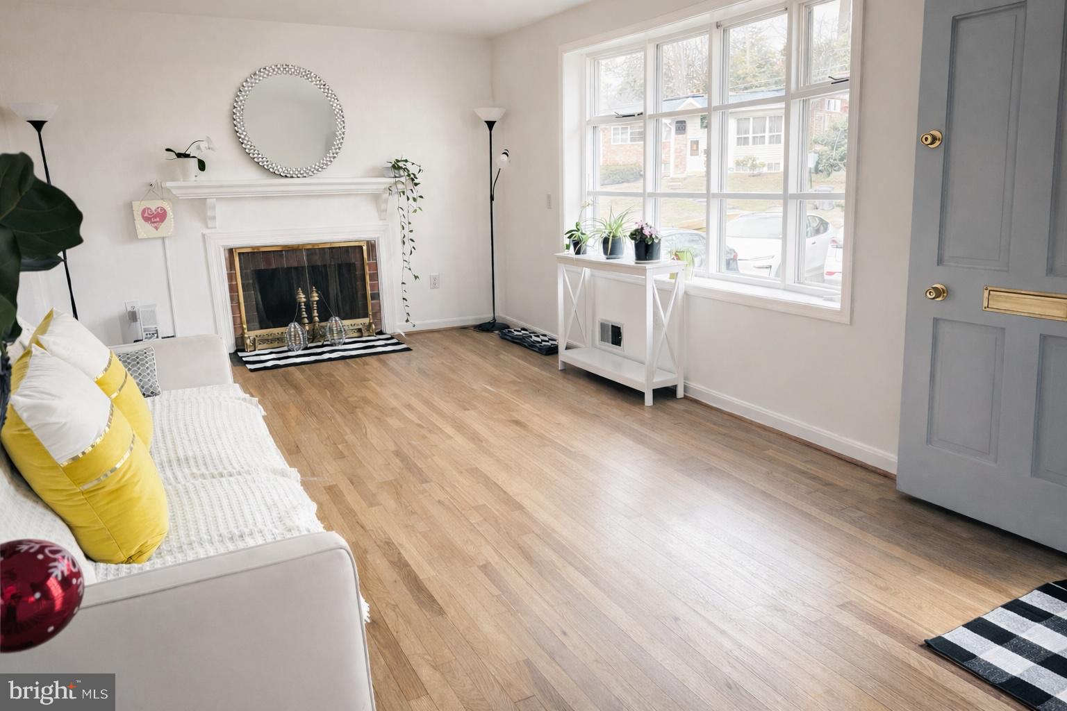 8621 Kenilworth Drive Springfield, VA 22151 - Photo 5 of 21 a living room with furniture and a fireplace