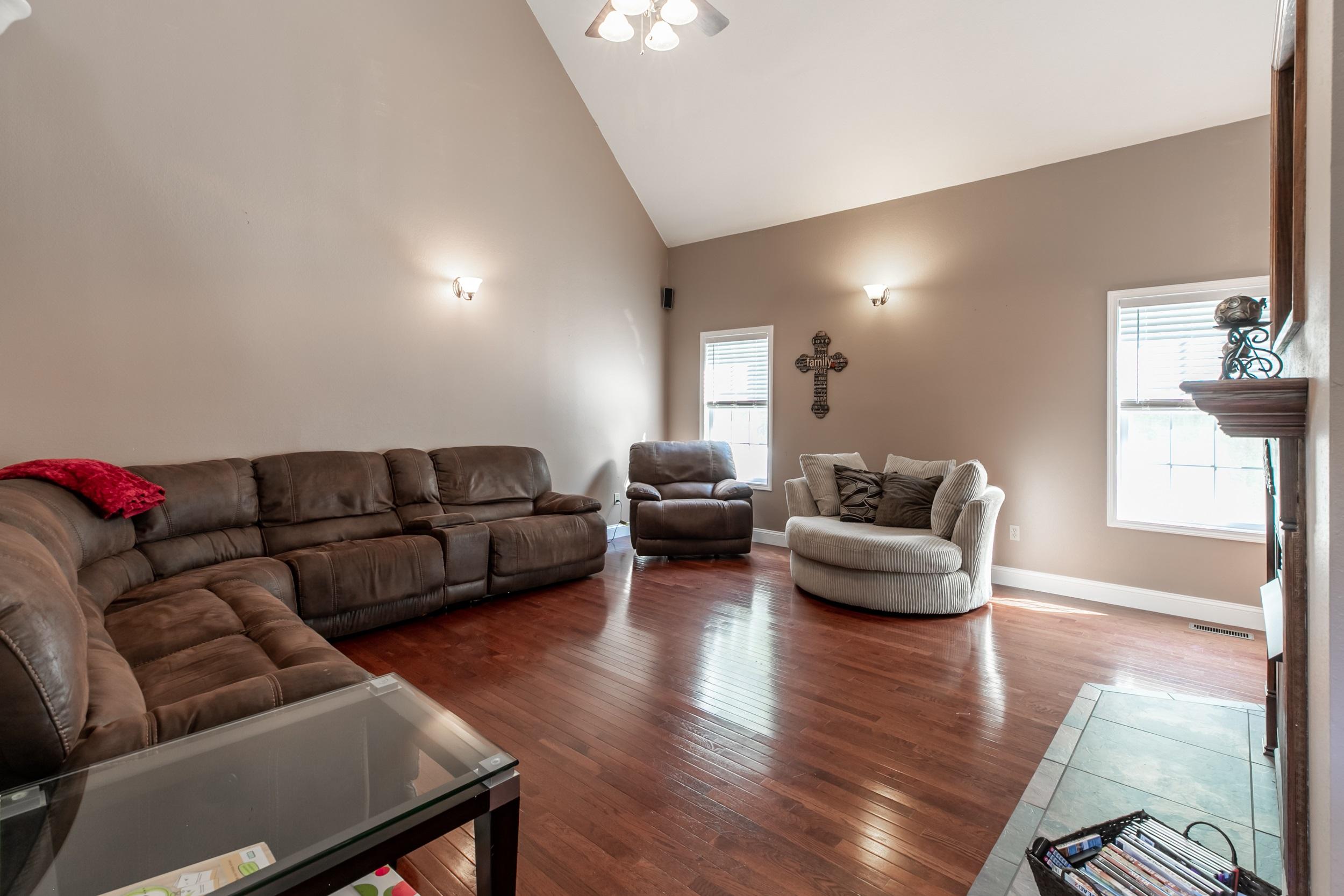 266 Young Road La Follette, TN 37766 - Photo 14 of 38 Living room
