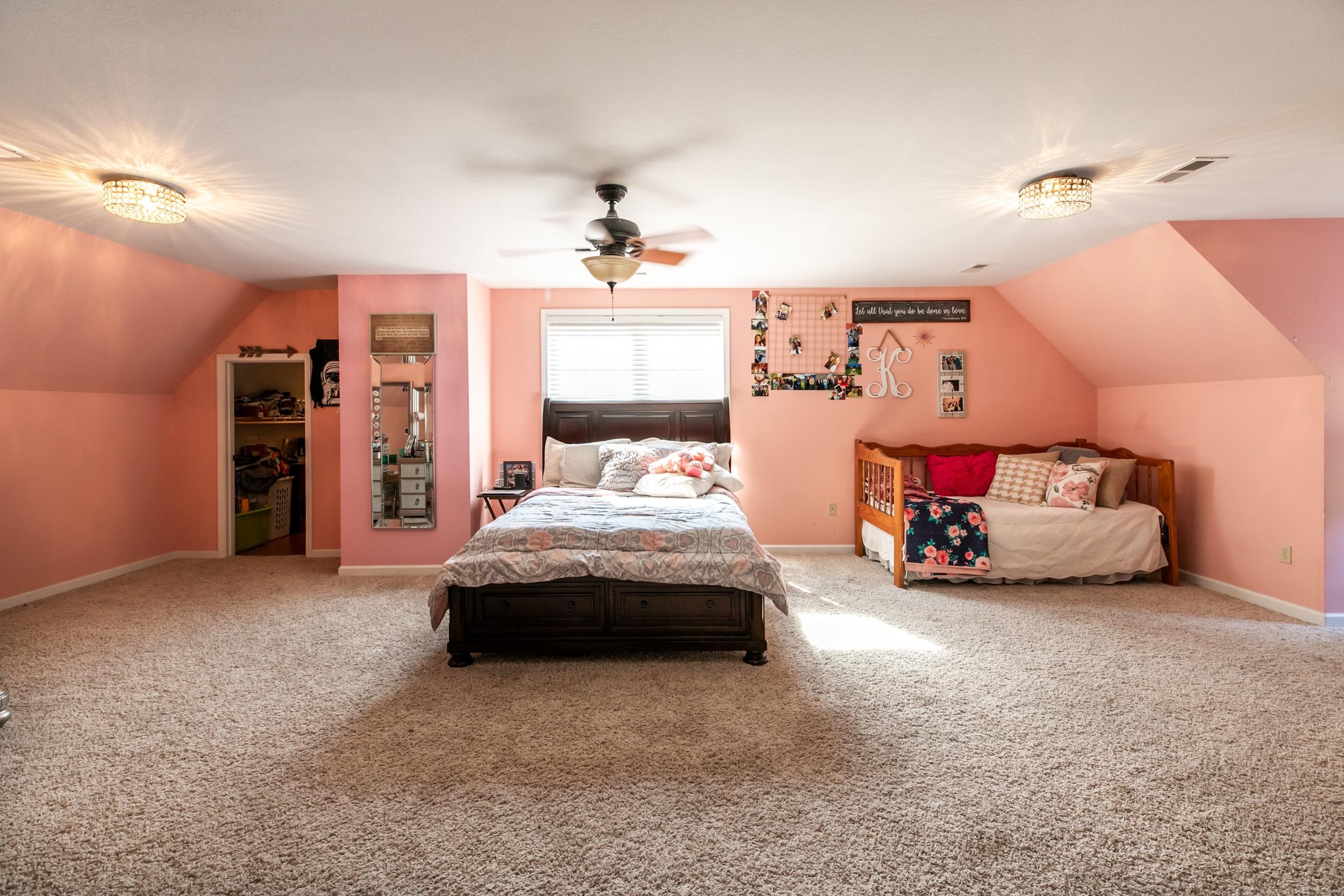 266 Young Road La Follette, TN 37766 - Photo 20 of 38 Large guest room