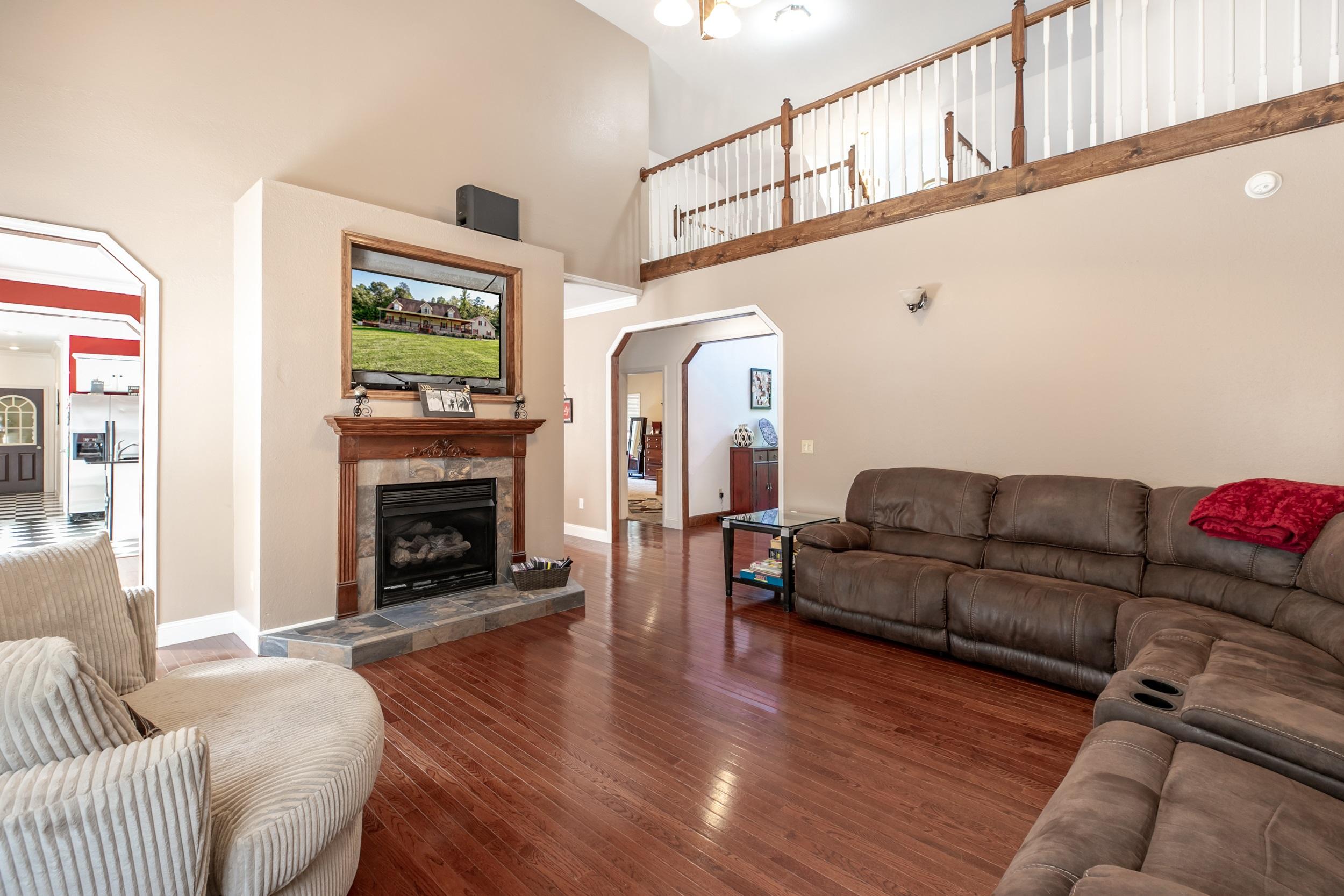 266 Young Road La Follette, TN 37766 - Photo 3 of 38 Living Room