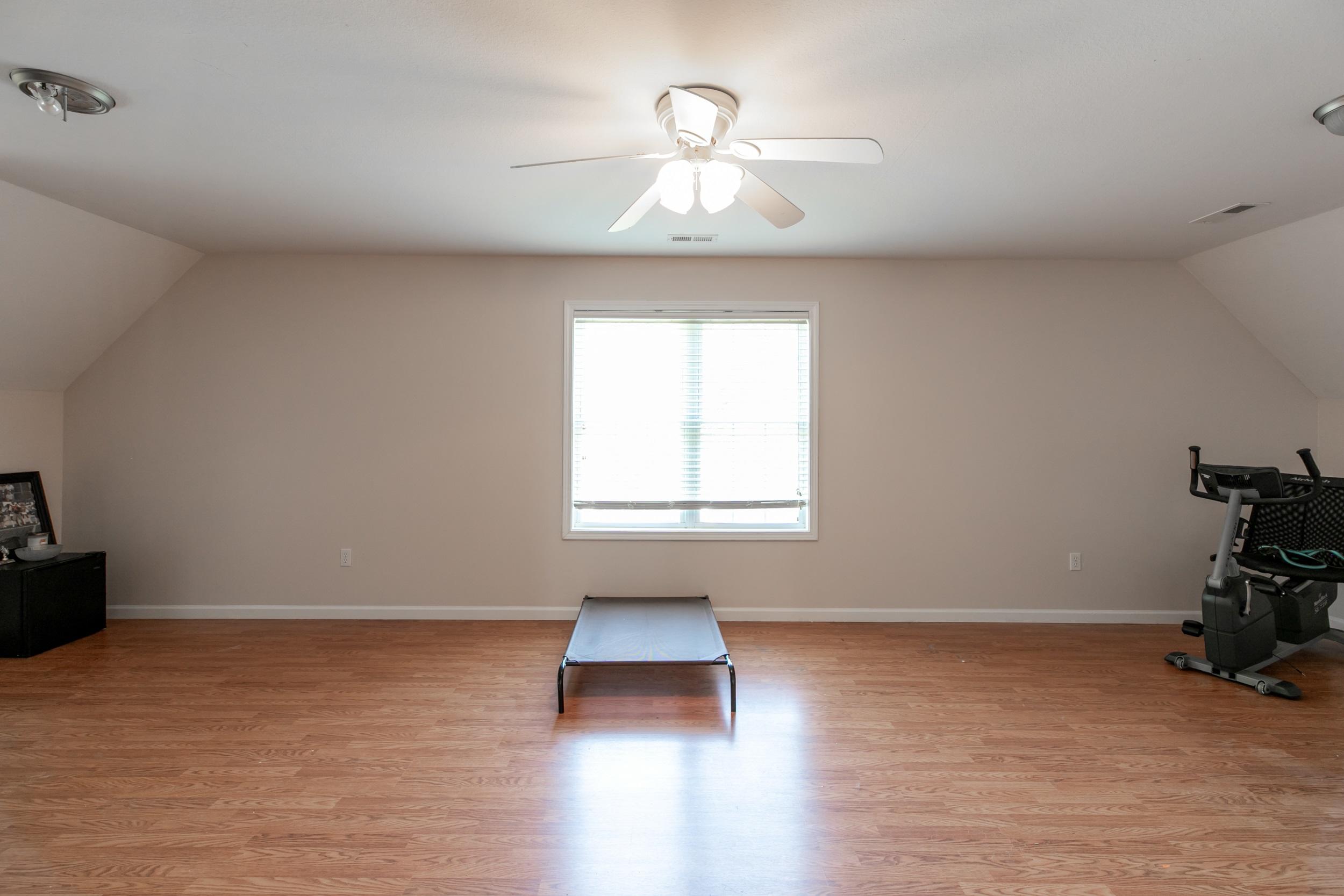 266 Young Road La Follette, TN 37766 - Photo 23 of 38 Guest room