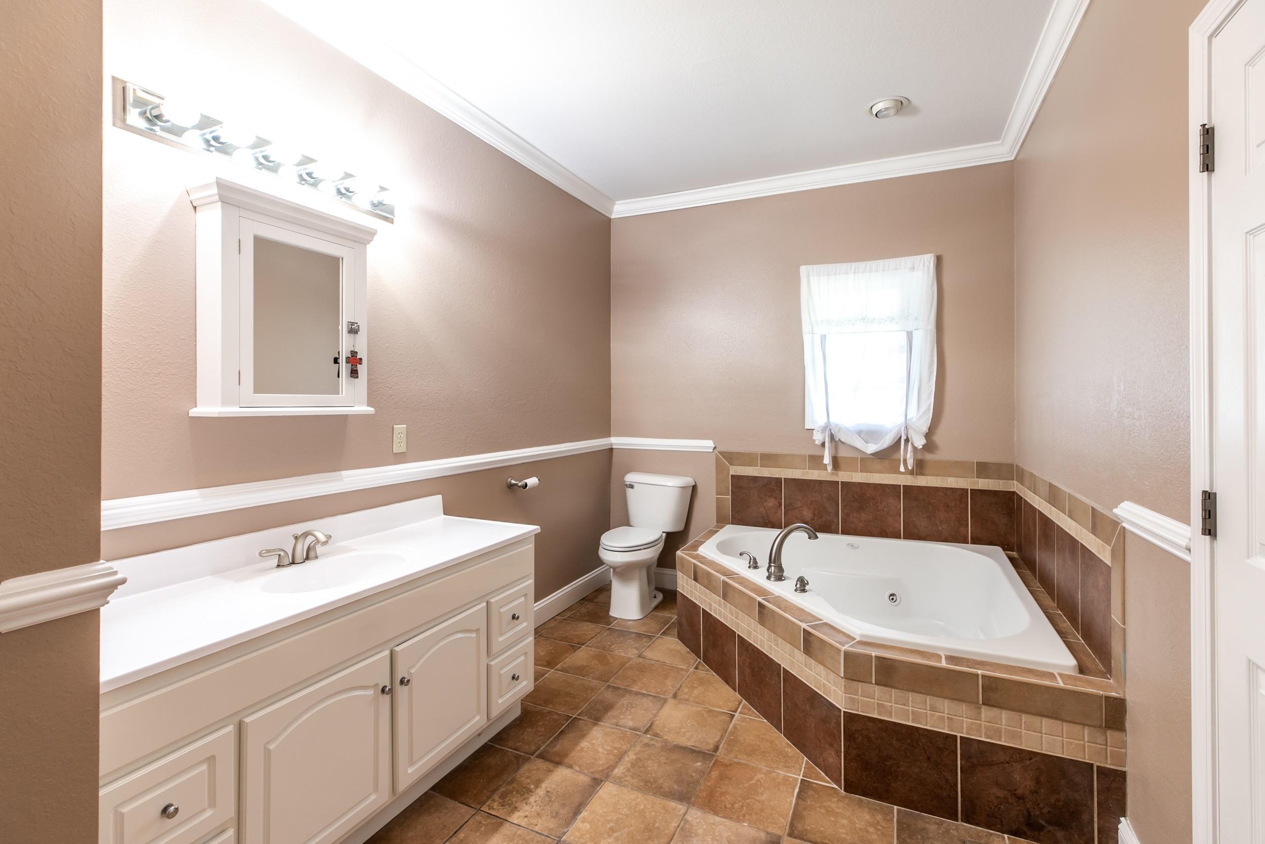 266 Young Road La Follette, TN 37766 - Photo 5 of 38 Master bath