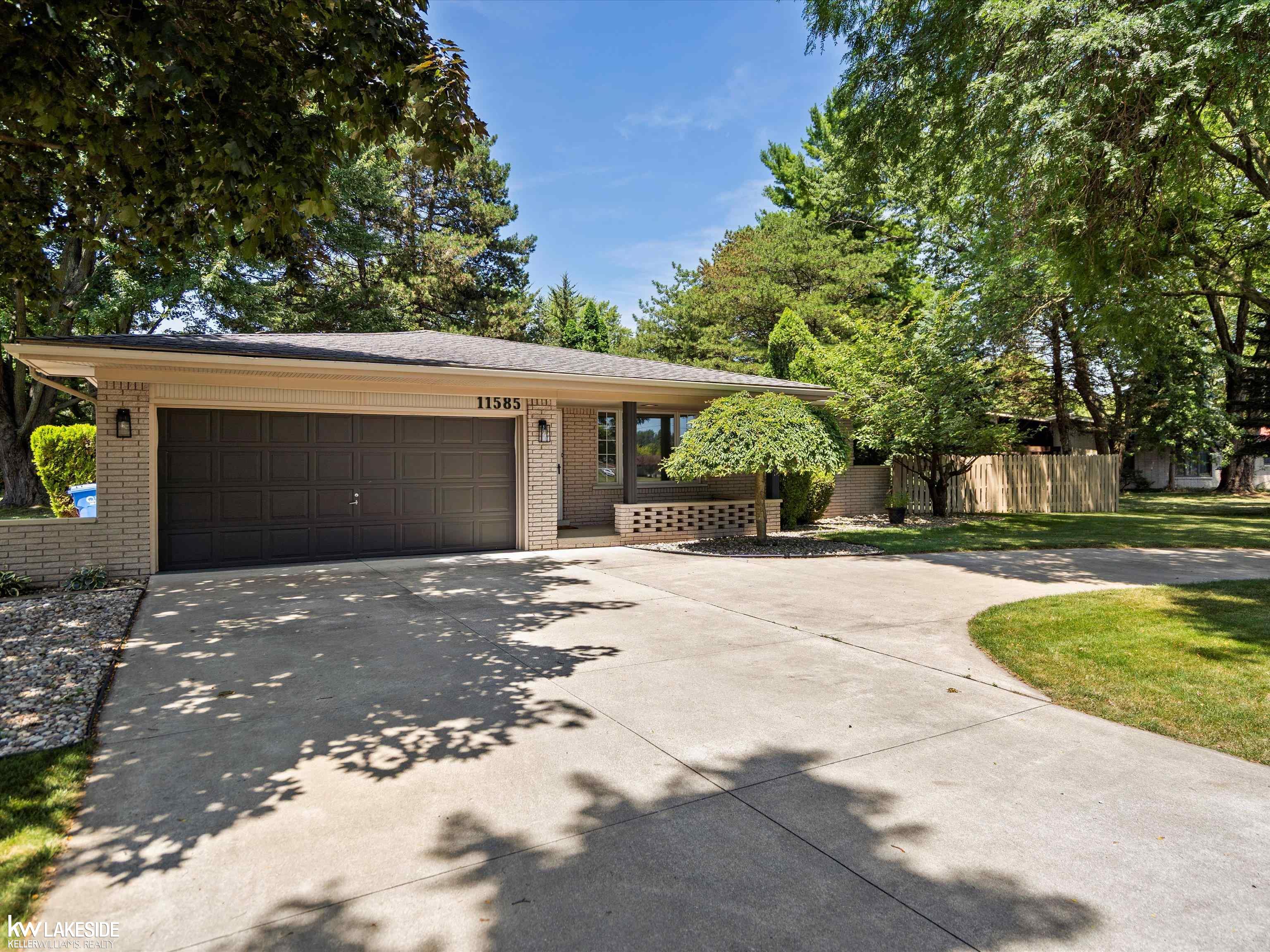 11585 Chicago Road Warren, MI 48093 - Photo 2 of 55 50182761-84480602-85b1-467b-a984-99a6876c50e5.JPG