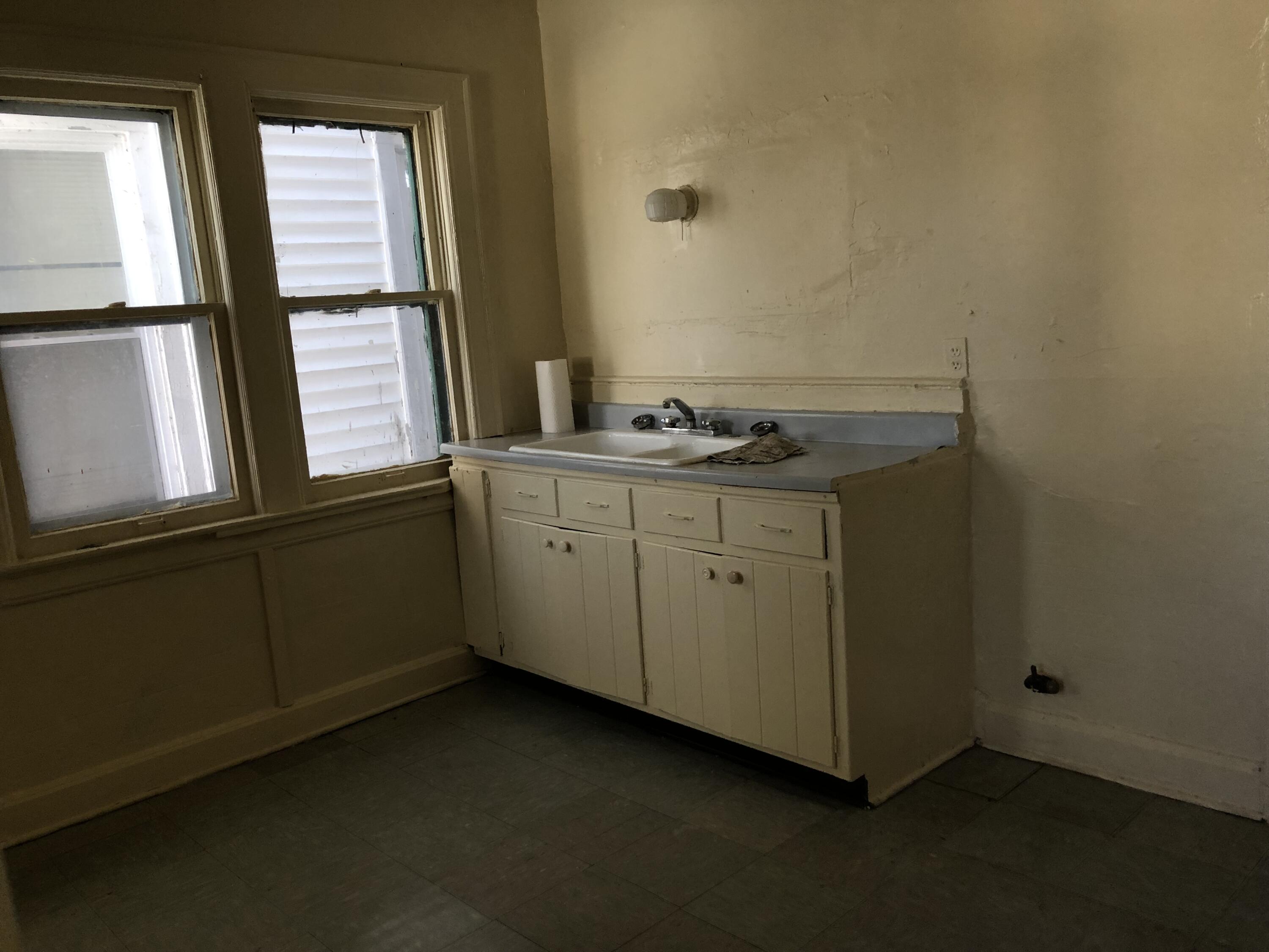 2014 North 35th Street, Unit 2016 Milwaukee, WI 53208 - Photo 5 of 15 LOWER KITCHEN