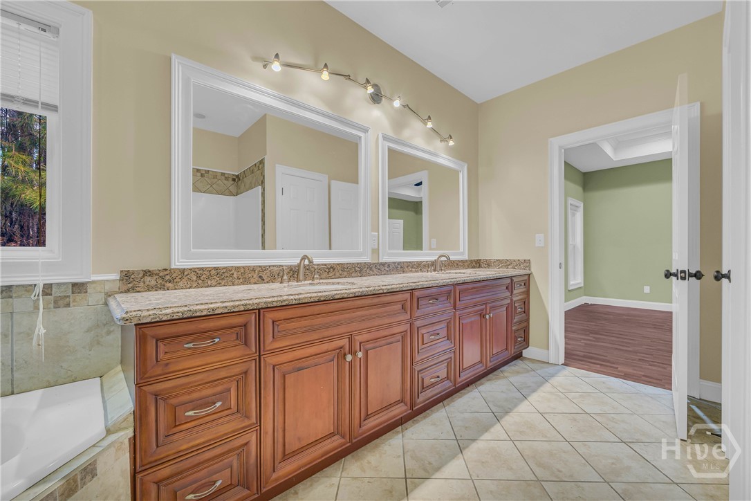 1105 Cherokee Road Winterville, GA 30683 - Photo 21 of 41 Primary bathroom