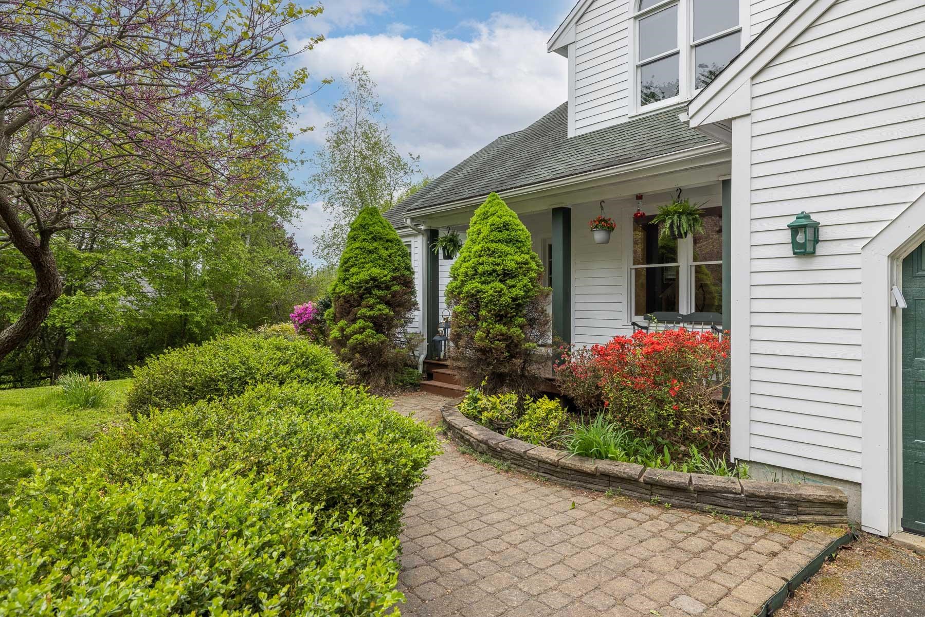 128 South Road Kensington, NH 03833 - Photo 4 of 40 Gallery Image 4