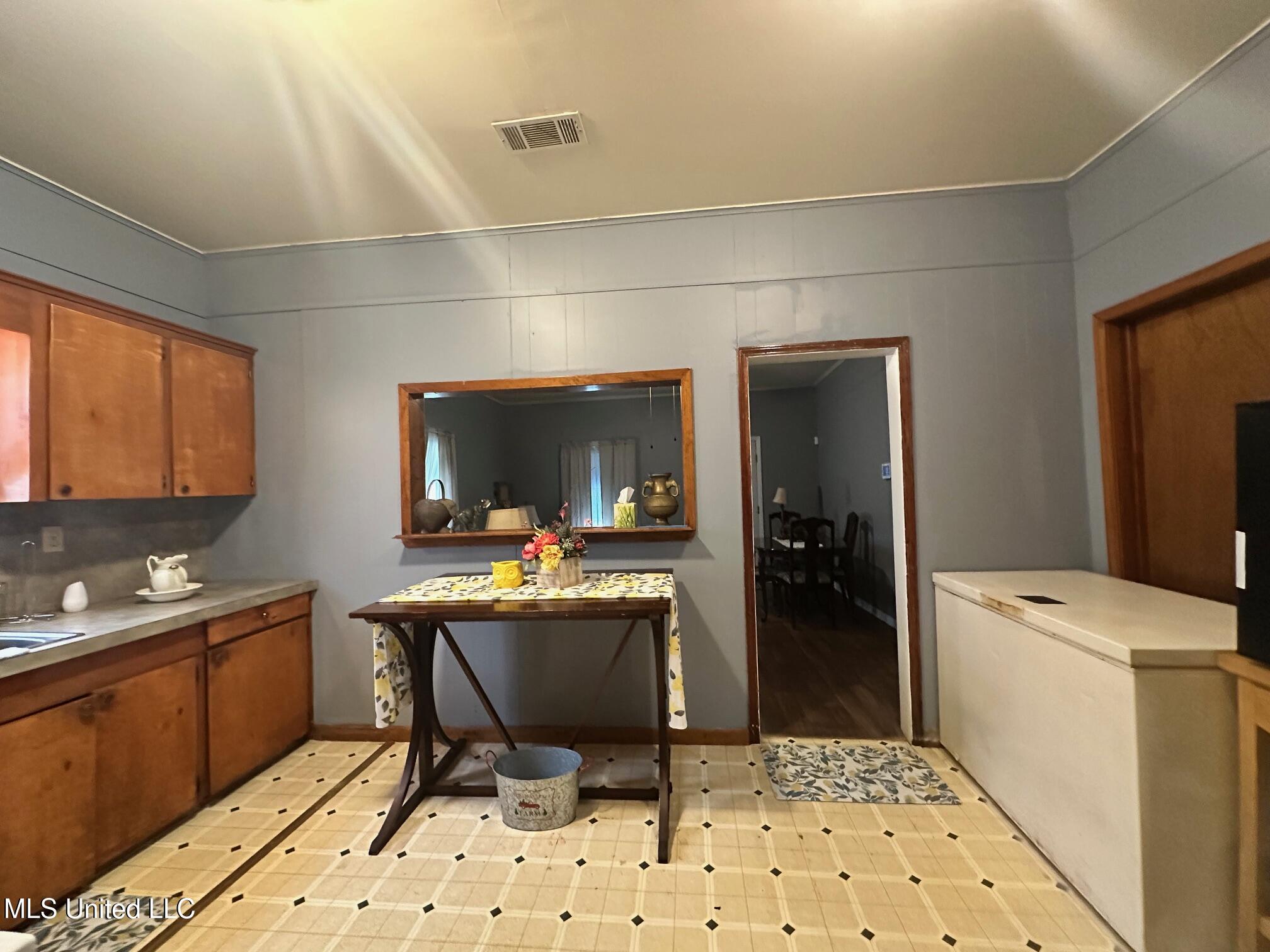 7 Junkin Street Natchez, MS 39120 - Photo 5 of 12 IMG_4060