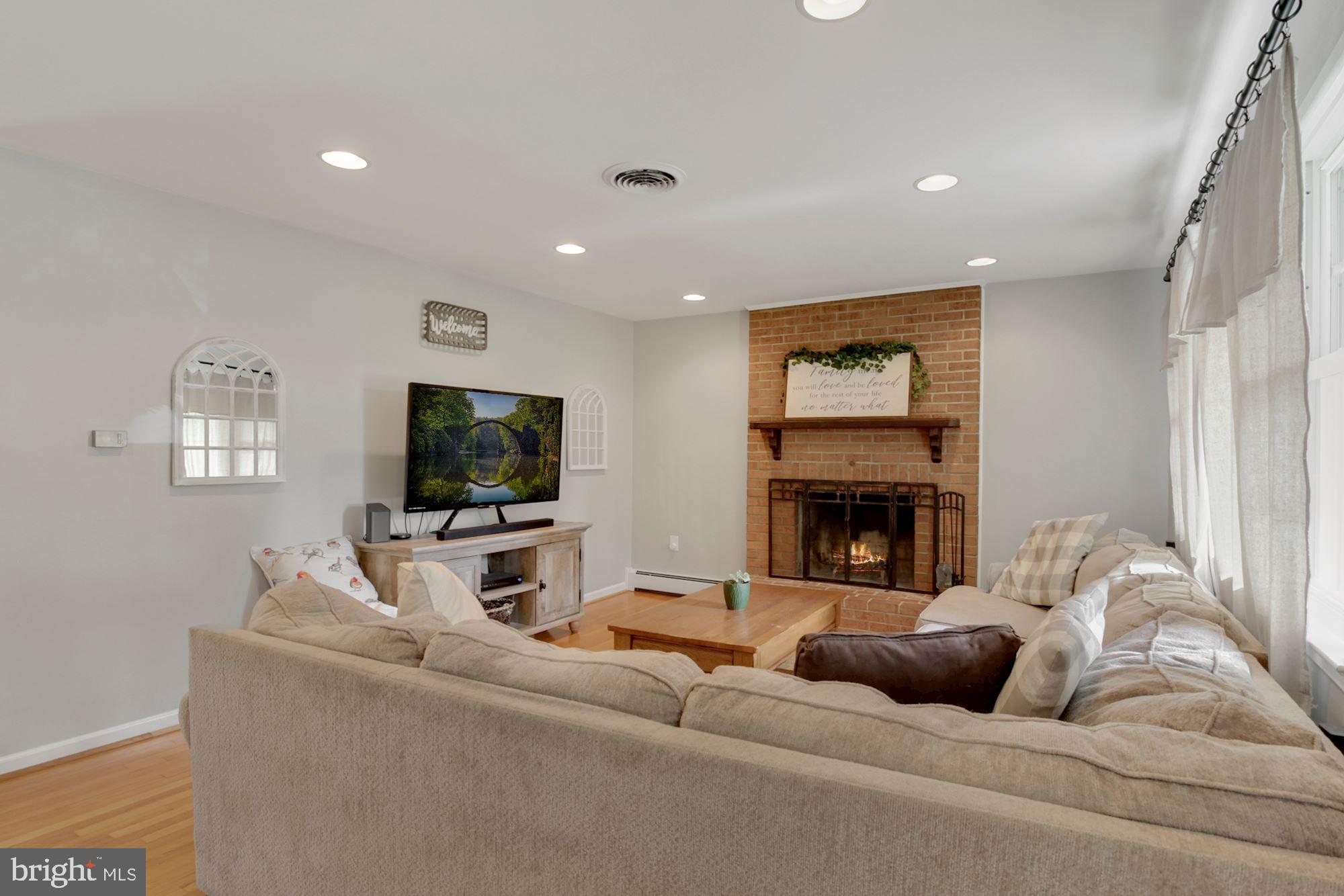 7814 Spout Spring Road Frederick, MD 21702 - Photo 8 of 34 Family room