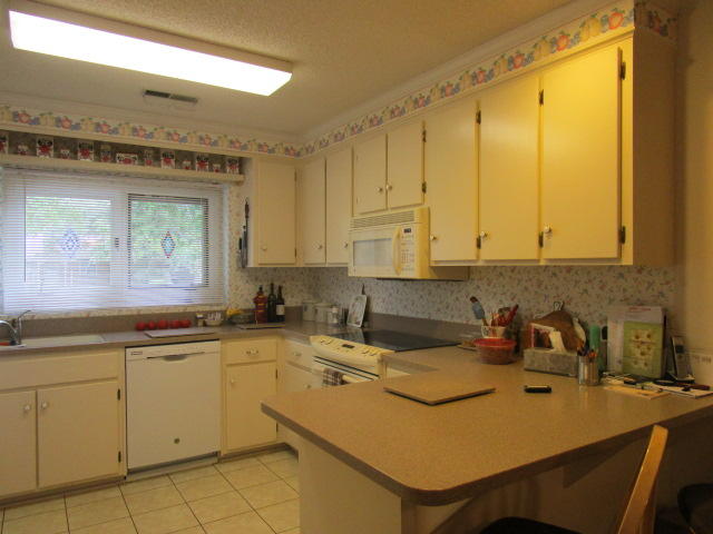 10 R Andre Michaux Road Santee, SC 29142 - Photo 3 of 11 Kitchen