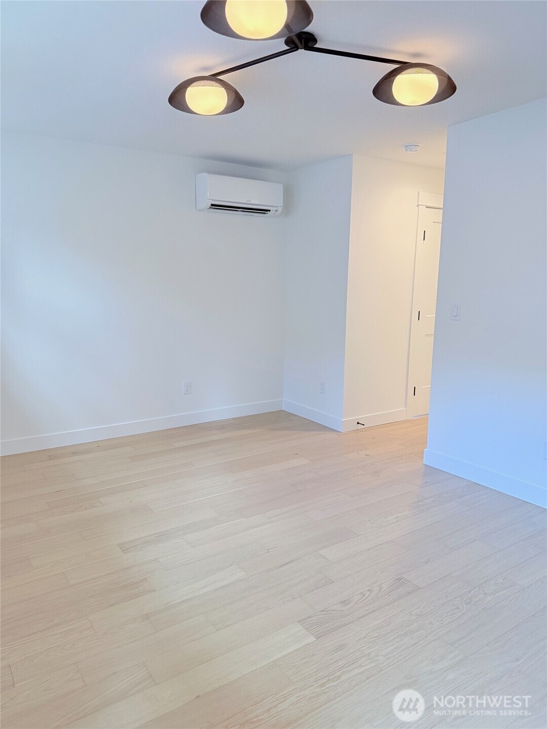 7341 21st Avenue Northeast, Unit B Seattle, WA 98115 - Photo 11 of 25