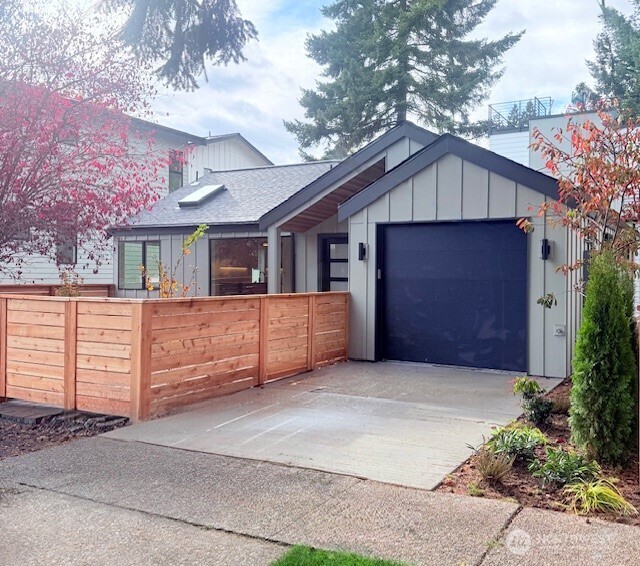 7341 21st Avenue Northeast, Unit B Seattle, WA 98115 - Photo 2 of 25