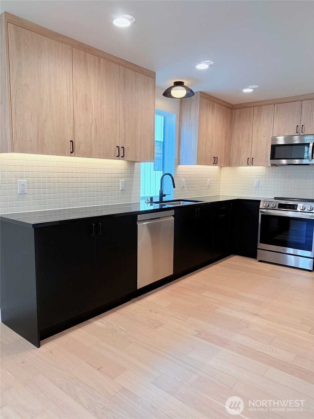 7341 21st Avenue Northeast, Unit B Seattle, WA 98115 - Photo 7 of 25